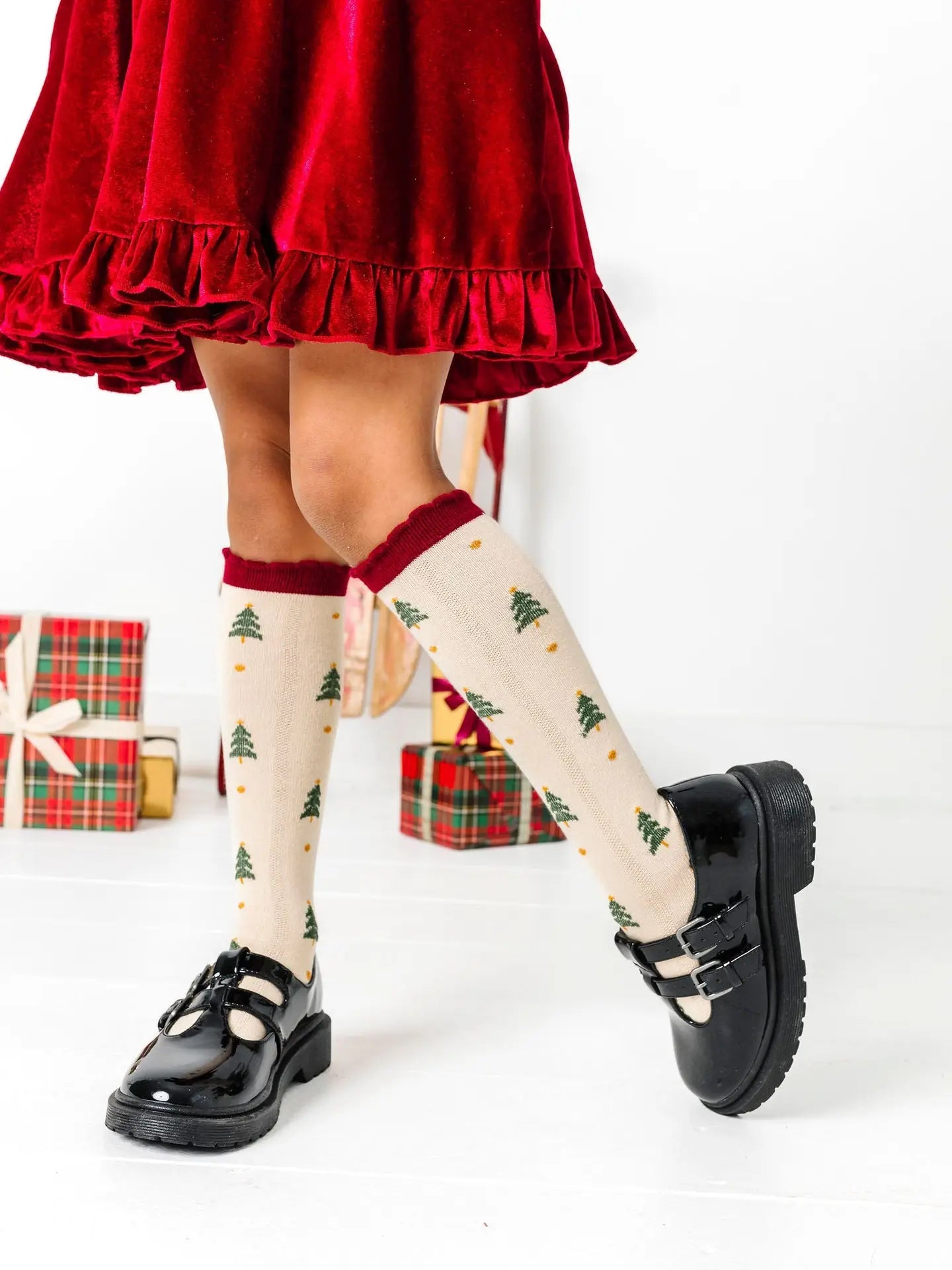 Tree Farm Scallop Knee High Socks