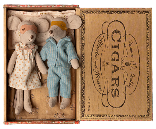Mum & Dad Mice In Cigar Box- 2025