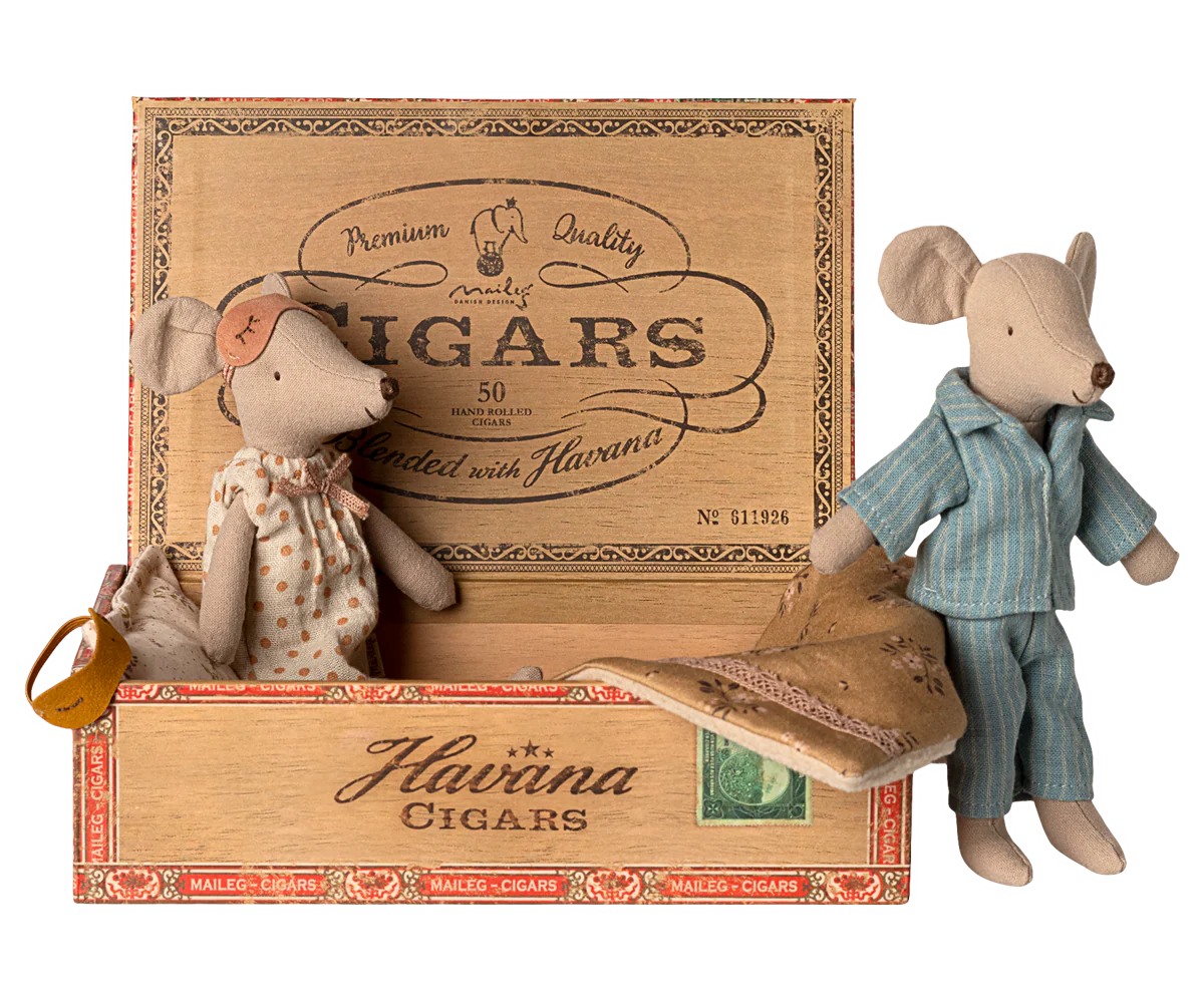 Mum & Dad Mice In Cigar Box- 2025