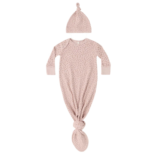 Pink baby outfit with long-sleeve knotted gown and matching hat