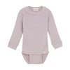 Baby outfit with long-sleeve top and bodysuit in ribbed texture on a white background