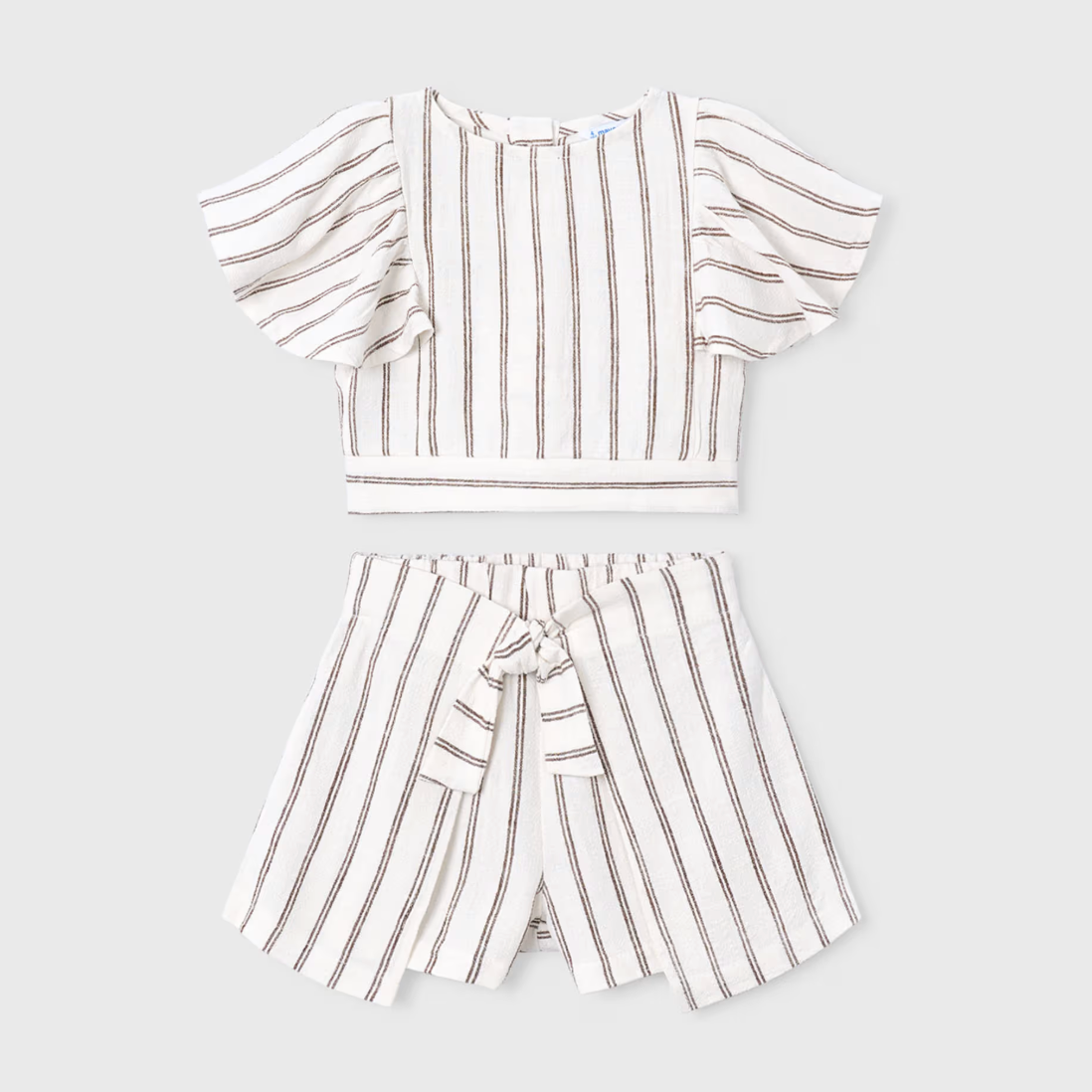 Striped outfit with top and shorts 