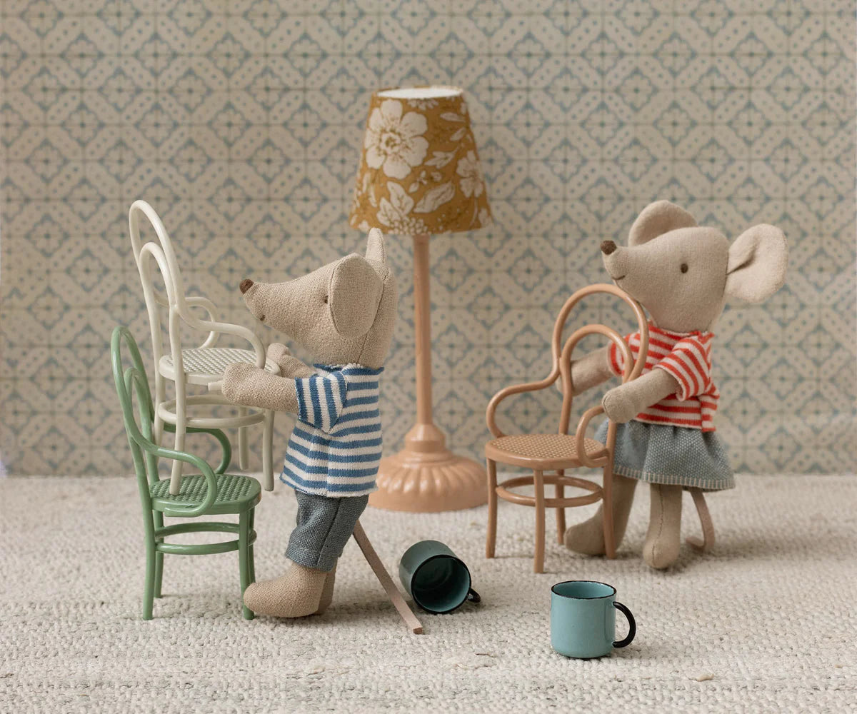 Dark Powder Vintage Chair - Mouse