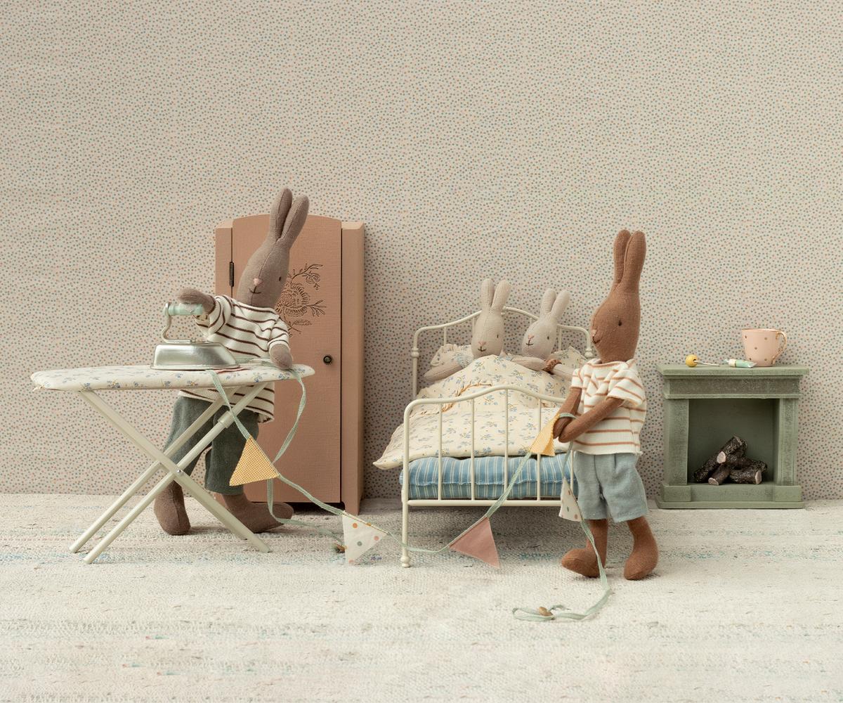 Light Rose Closet - Miniature
