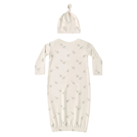 Baby gown and hat set with an elephant pattern