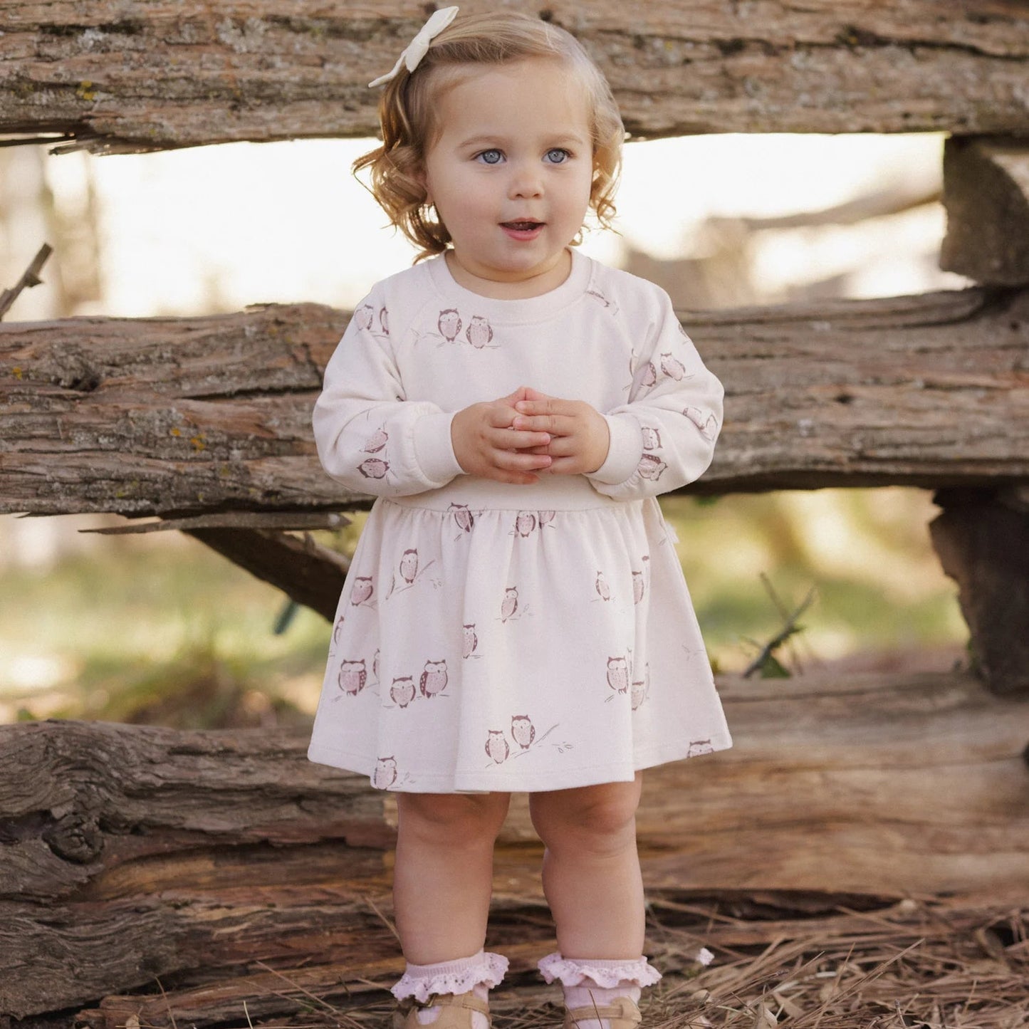 This long-sleeve raglan dress features ribbed cuffs and neckline, a gathered skirt for a twirly fit. Featuring our ‘owls’ print on our delicate 'petal' hue.