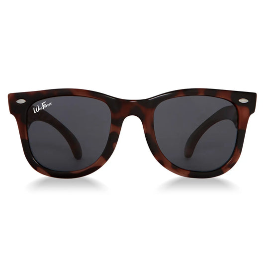 Sunglasses with tortoiseshell frame and dark lenses 