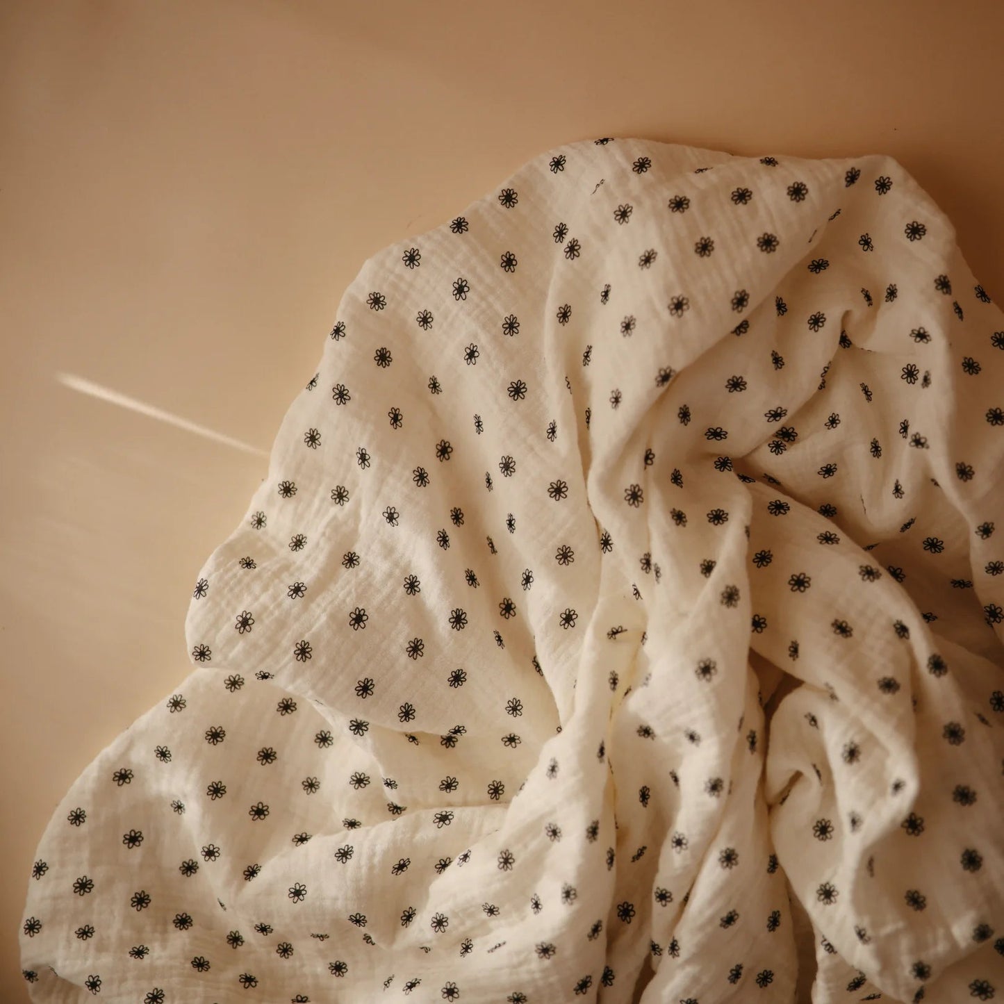 Black Daisy Muslin Crib Sheet 180 BABY GEAR Mushie 